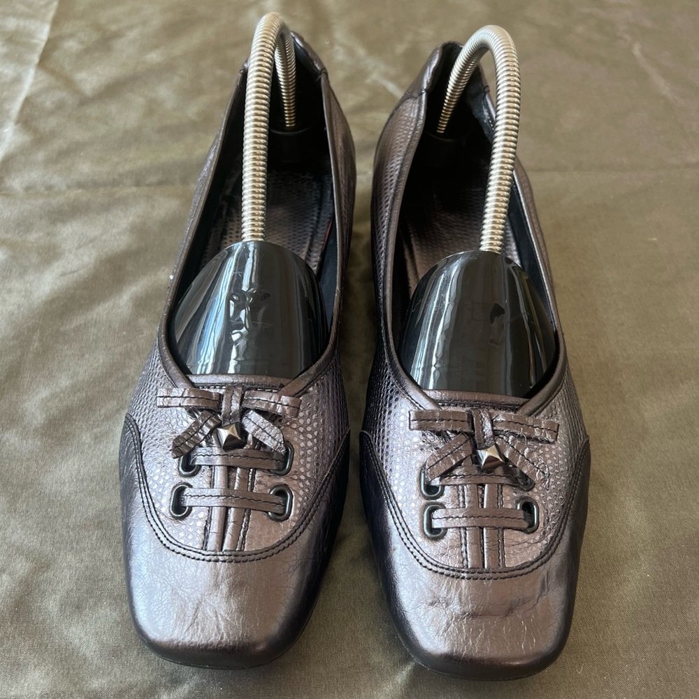 Stylish Metallic Leather Loafers